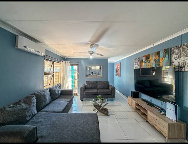 2 BEDROOM TOWNHOUSE FOR SALE IN AMANZIMTOTI